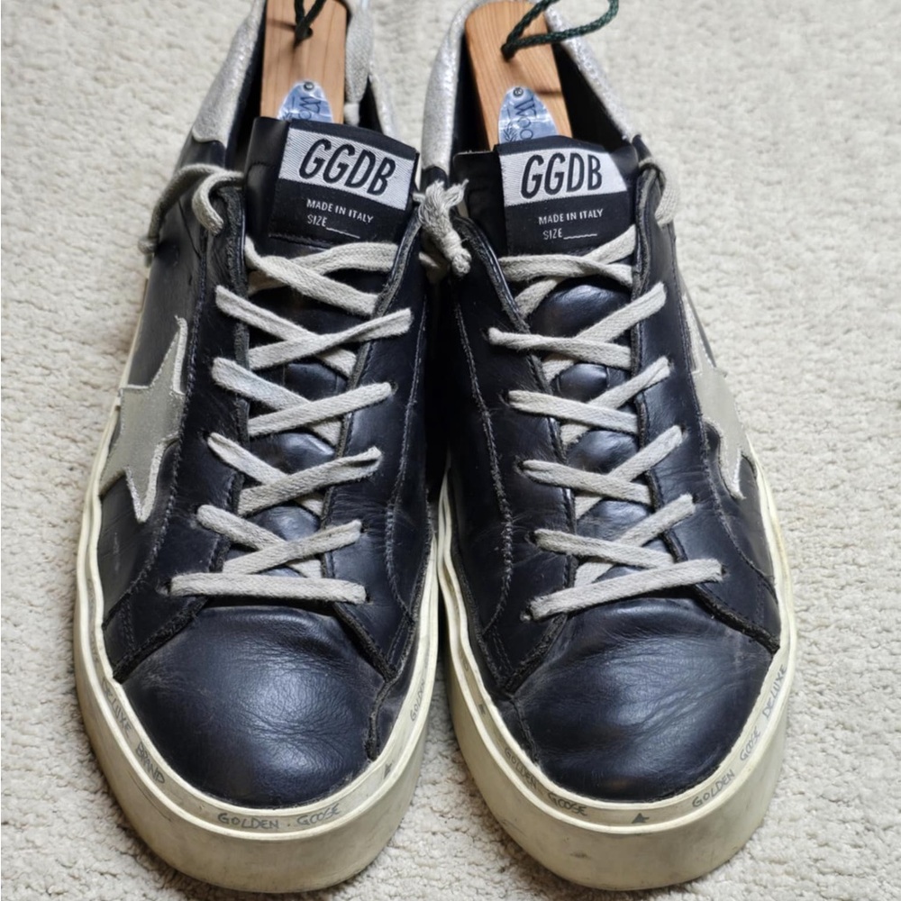 Golden Goose Black and White Sneakers with Star Design - Picture 3 of 9